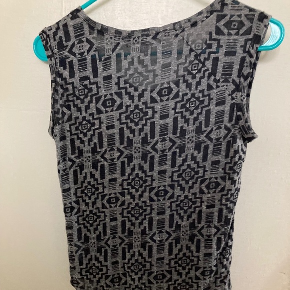 NWOT Aztec Print Sleeveless Top - Picture 5 of 9